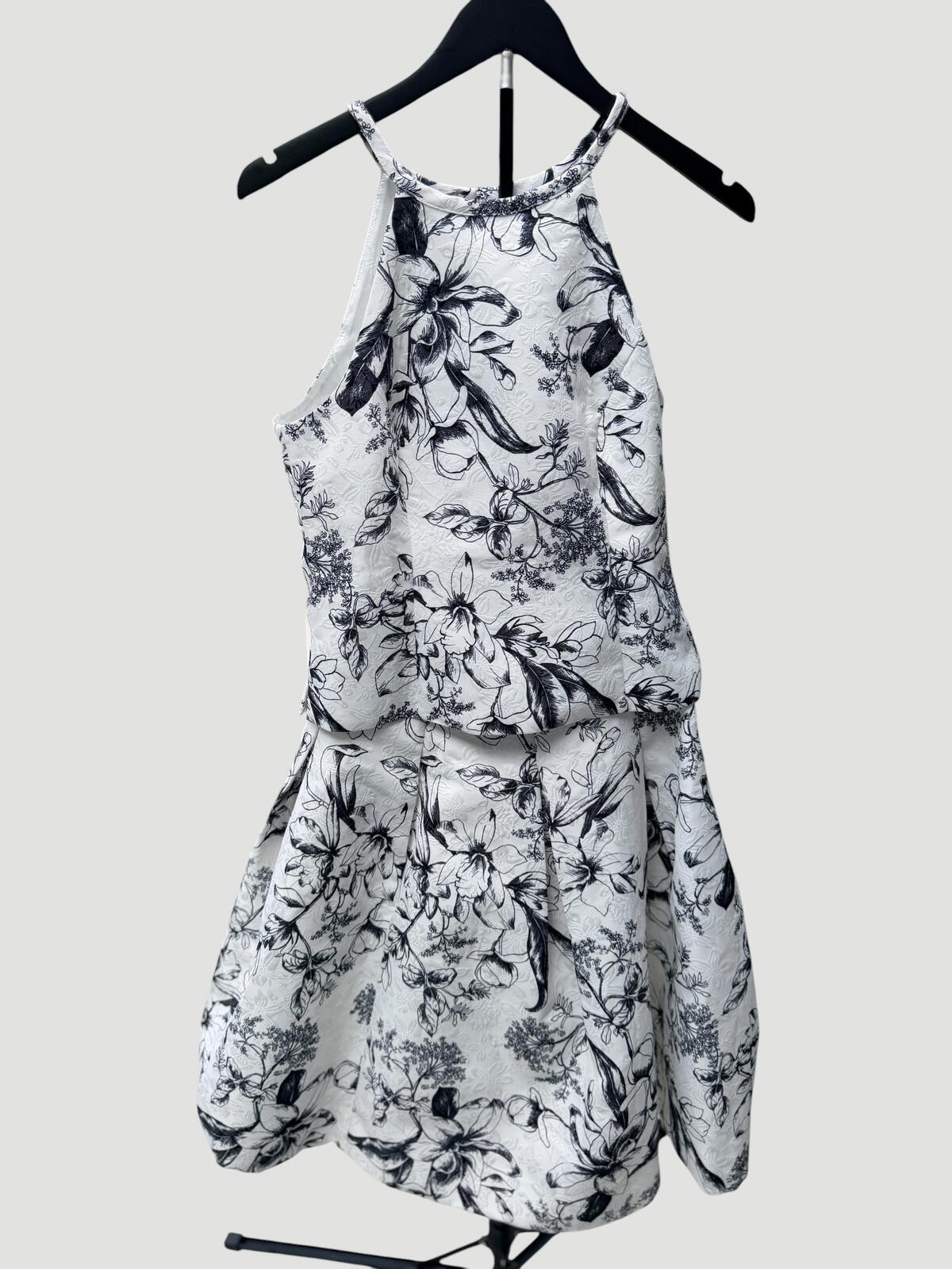 NWT White House Black Market Black and White Floral Halter 2 piece set Size 4
