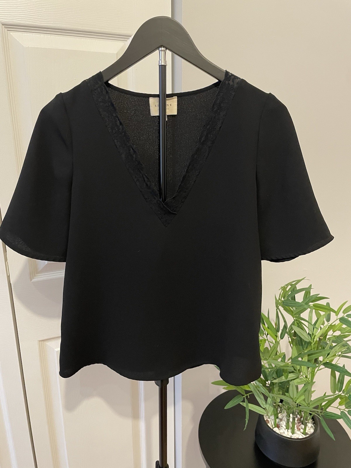 Sézane Women Black Solid V-Neck Lace Trim Short Sleeve Pullover Blouse 34 XS