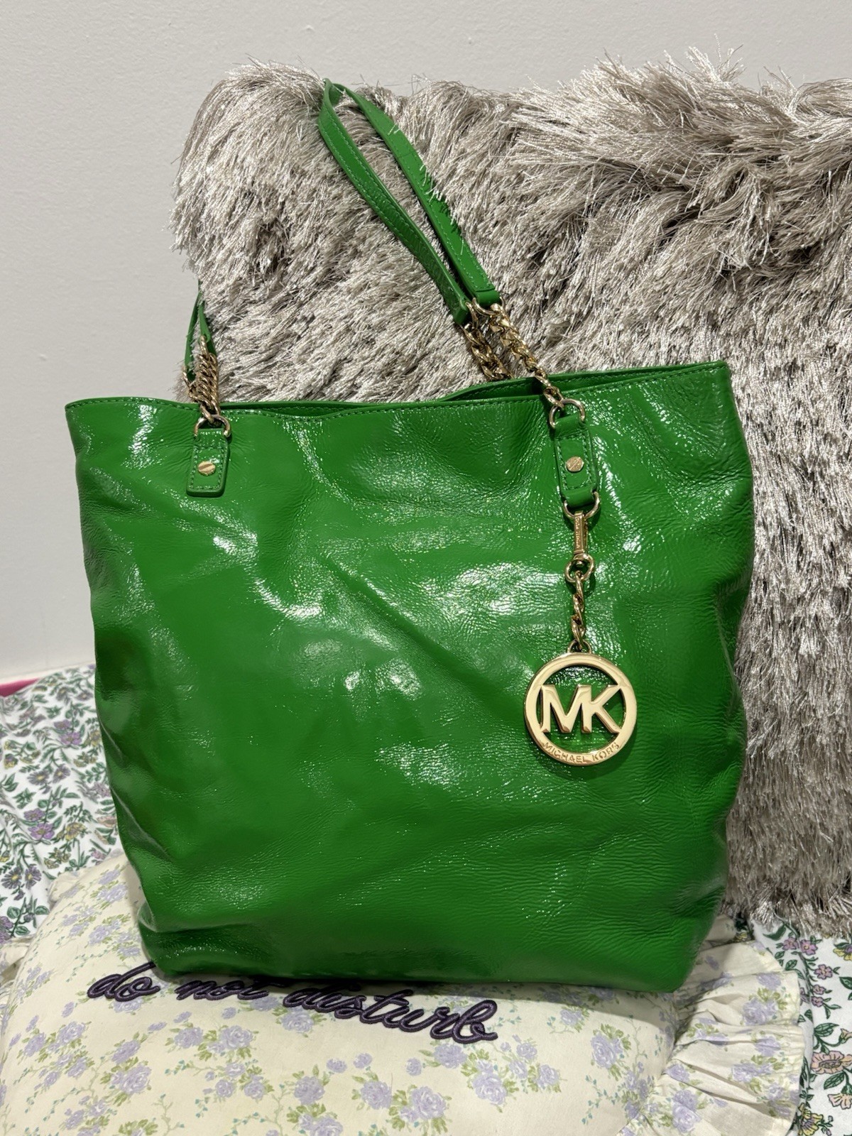 Michael Kors Jet Set Tote Bag bright green patent leather gold chain accents