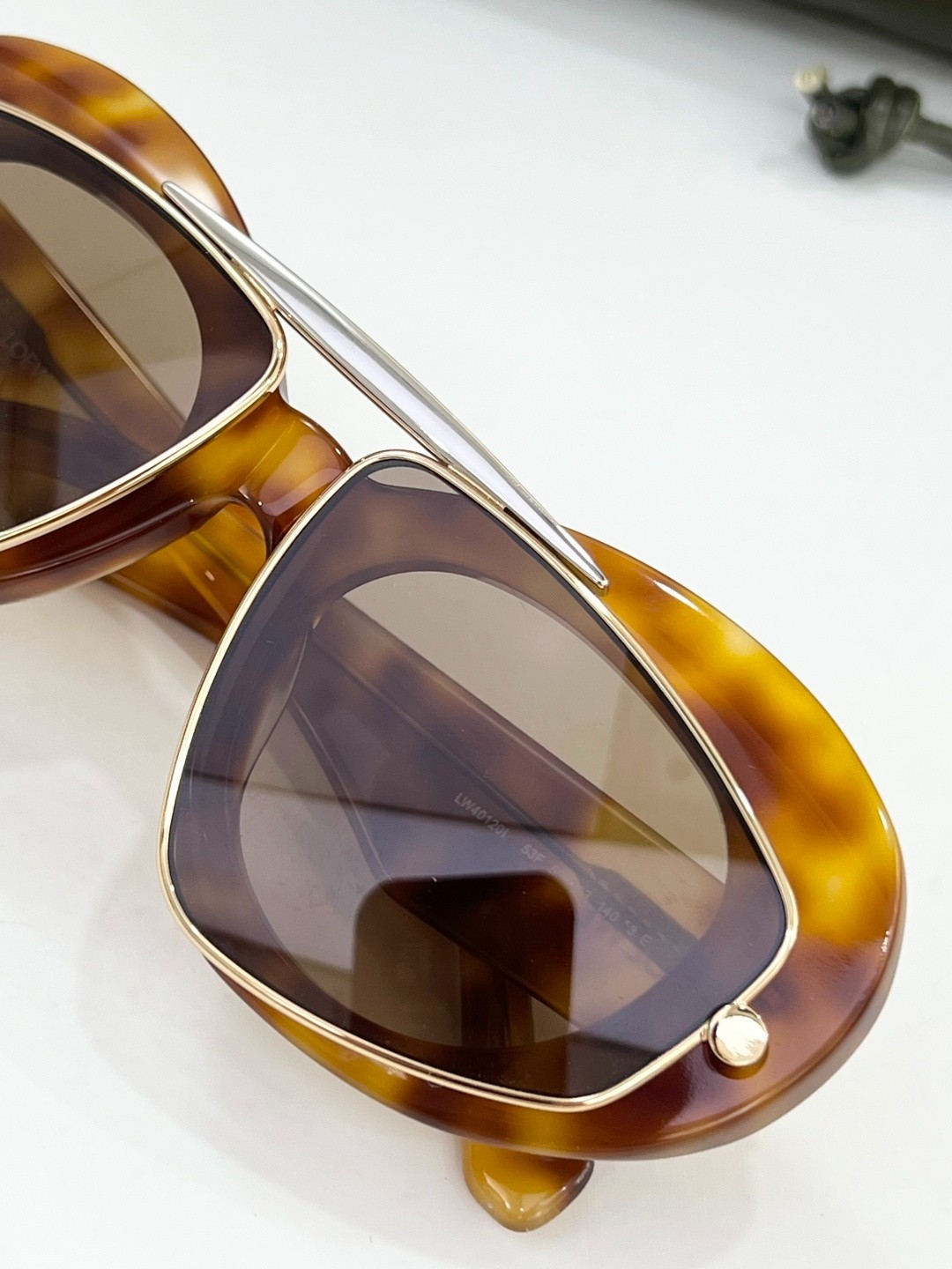 Loewe Aviator Sunglasses Tortoise Shell Frame Street Commute LW40120I 59‑13‑140