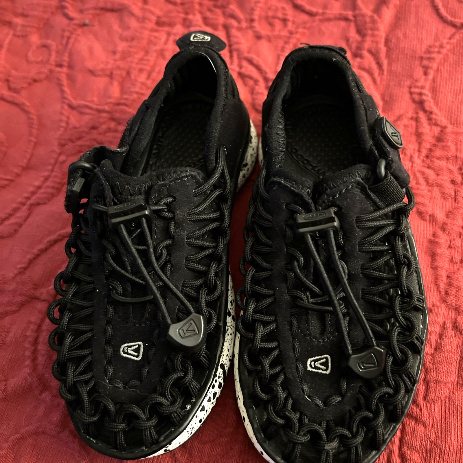 KEEN Uneek Black ParaCord Bungee Sneakers Shoes Water Loafer Size 9Y Unisex