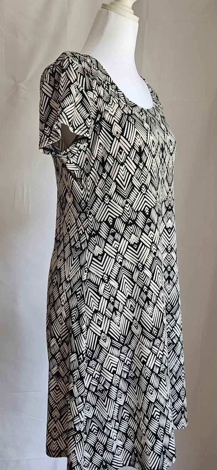 Karen Kane Black White Geometric Knit A-Line Scoop Neck Ruffle Dress S