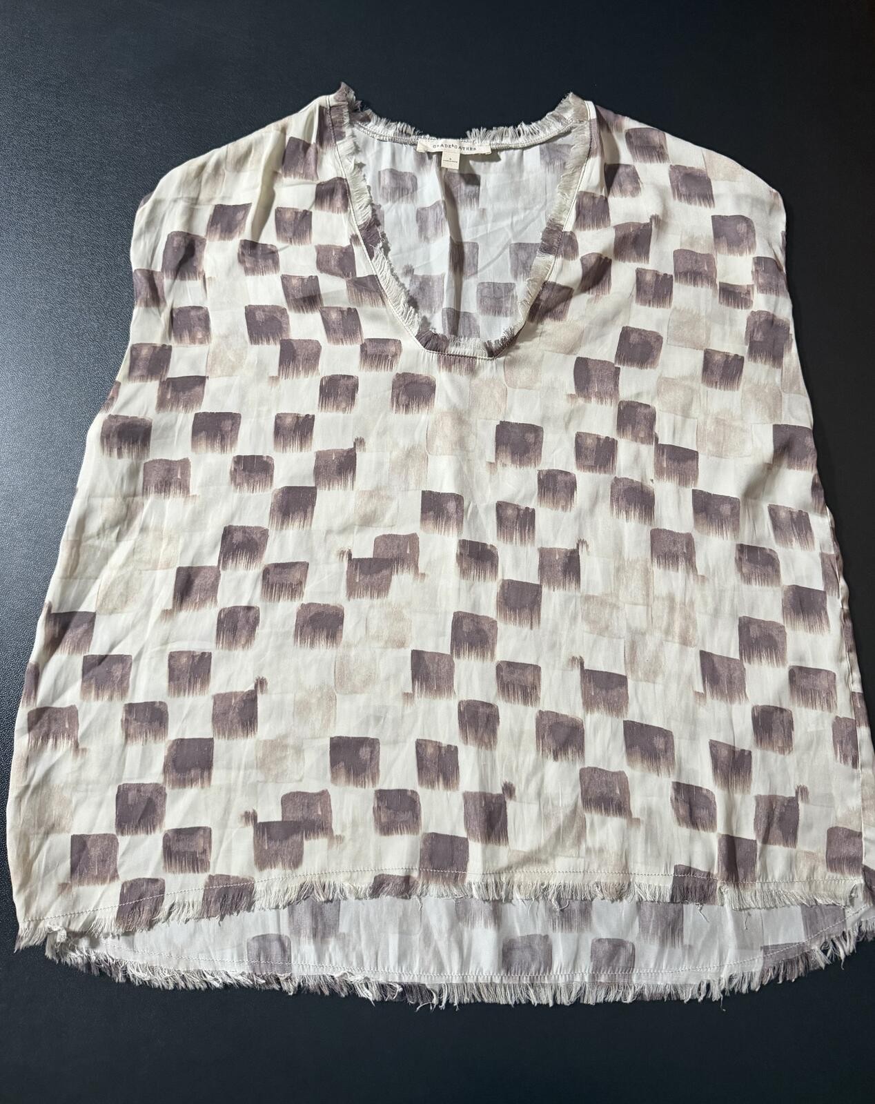 Grade & Gather Women’s Small Abstract Print Frayed Hem Sleeveless V-Neck Blouse