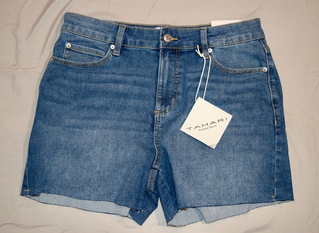 Tahari Women’s Denim Shorts Size 8/29. 4 inch Inseam Distressed Hem. Med wash.