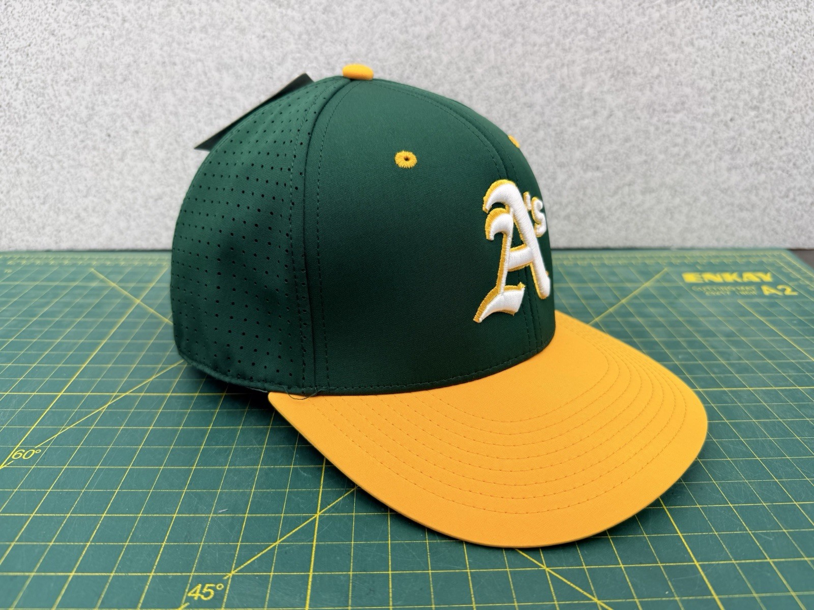 Oakland / Las Vegas Athletics A’s Fitted Baseball Hat Cap – Size M – by The Game