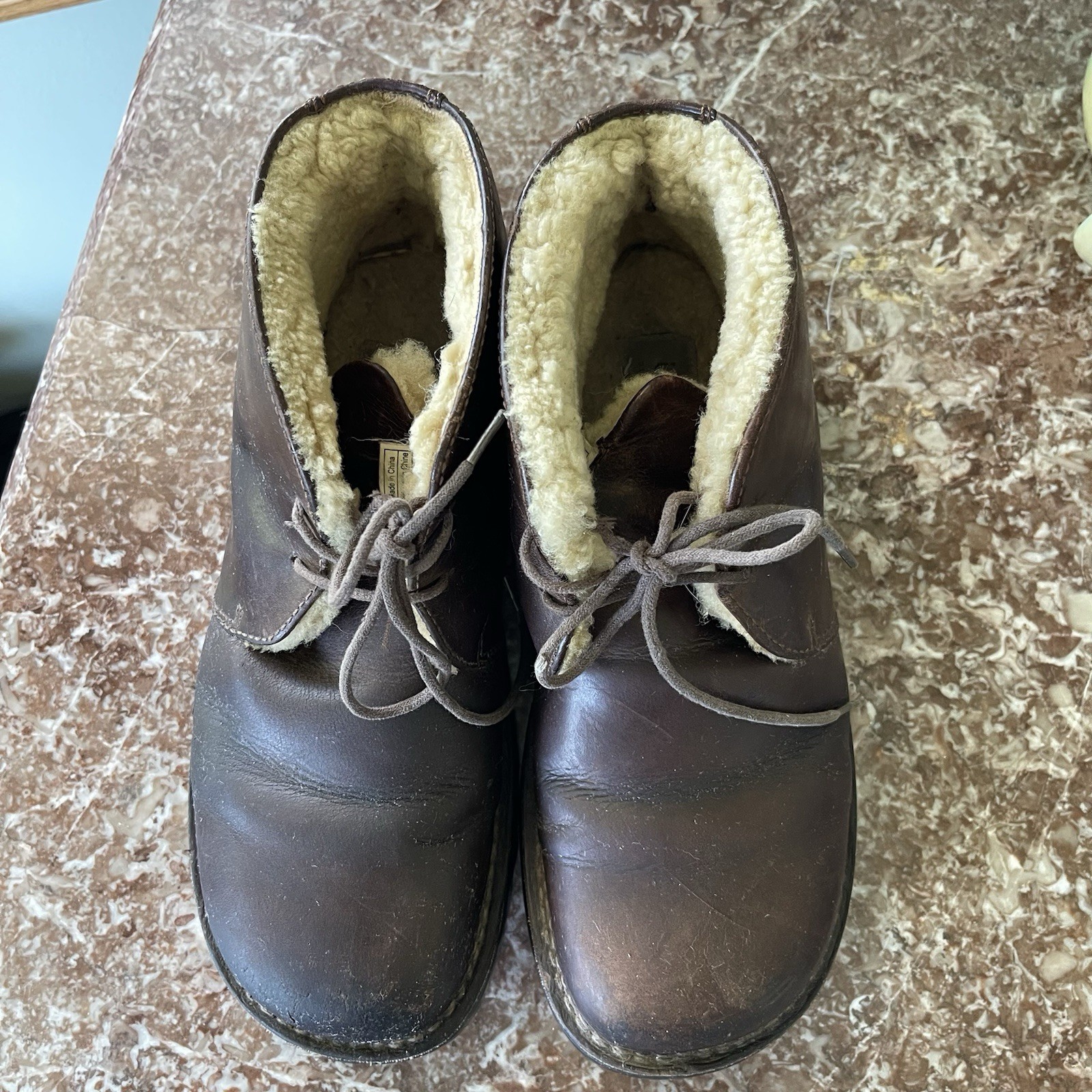UGG Australia Brown Leather Shearling Lined Chukka Boots Men’s Size 10 US