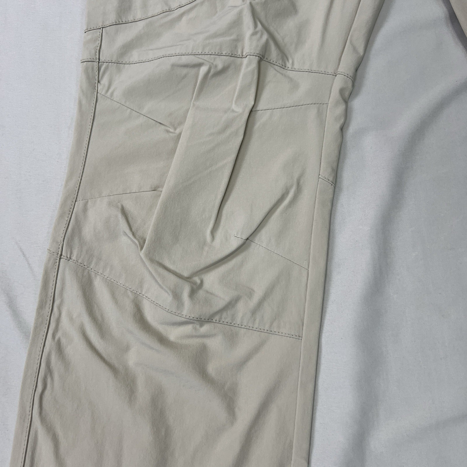 Ultimate Terrain Cargo Pants Womens 8 Beige Stretch Outdoor Water Resistant NWT