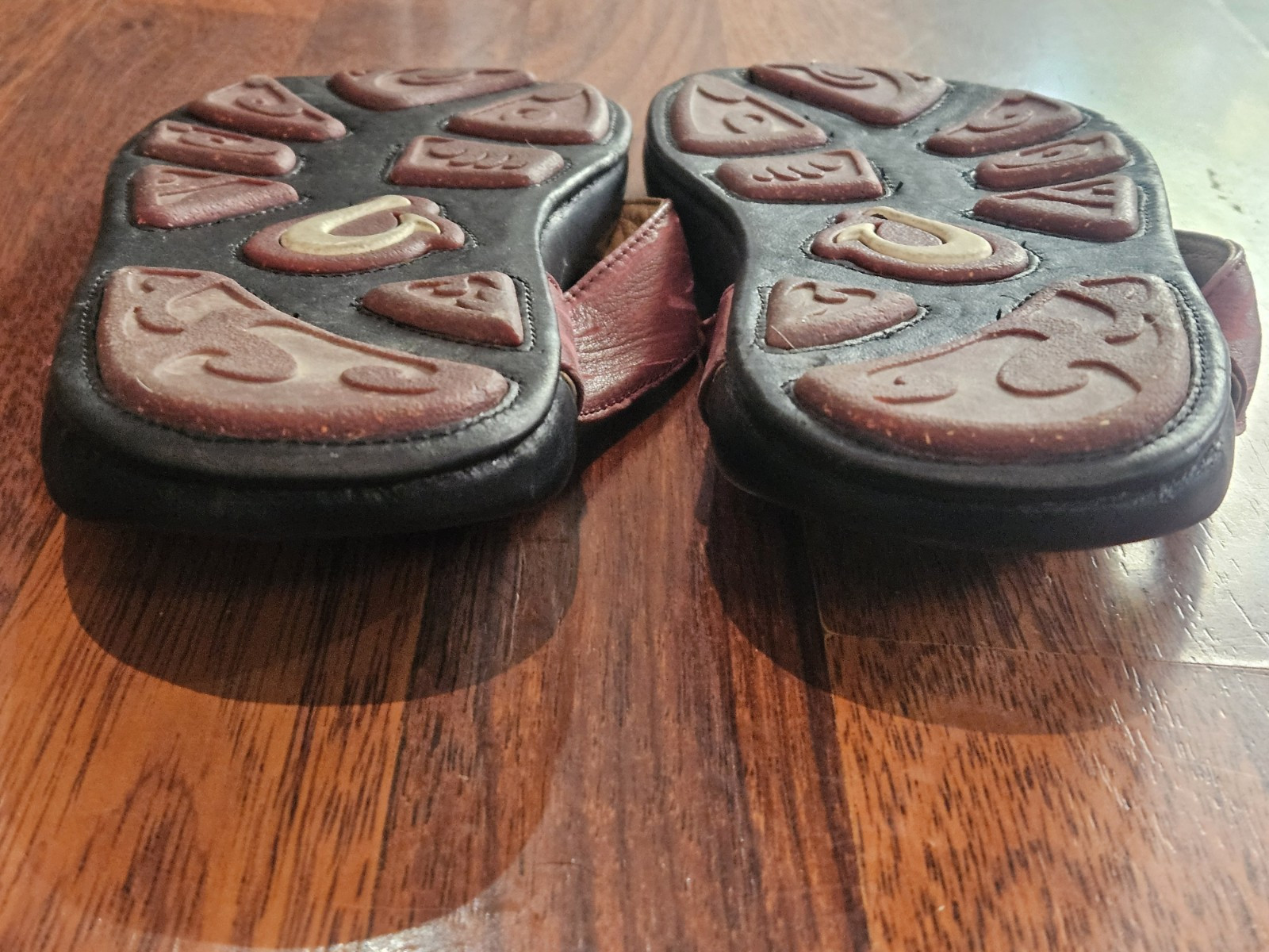 OluKai PU’ALI Warrior Inspired Leather Sandals Thongs Womens Sz 10 Spring 2012