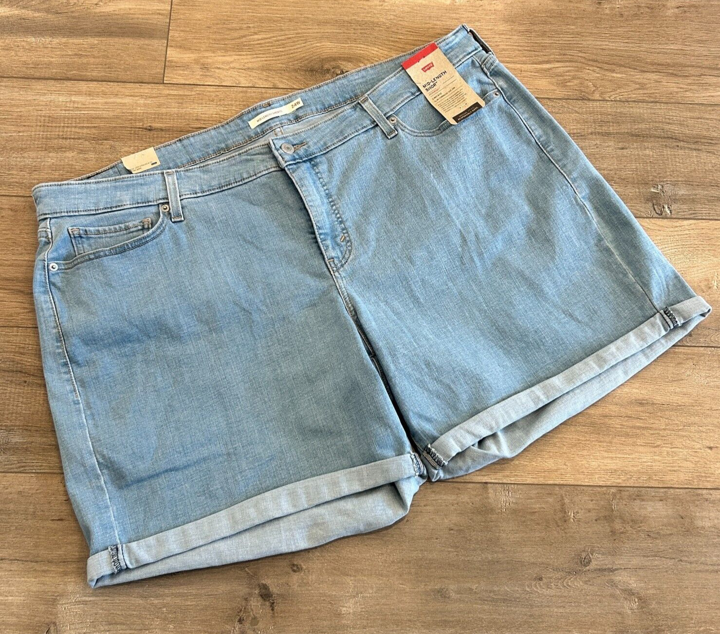 NWT Levi’s Mid-Length Shorts Women’s 24 W Denim Hypersoft Mid Rise Cotton Blend