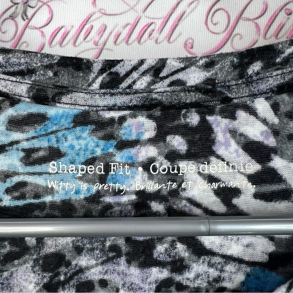 Witty is pretty tshirt butterfly 🦋 wings Elegant Black and Blue Patterned Top