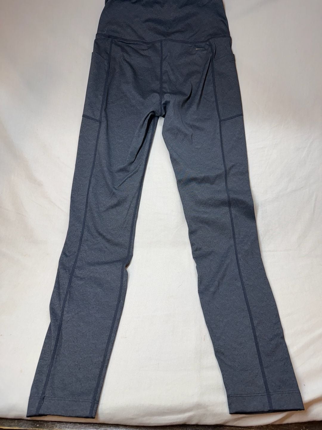 Mondetta Performance + Luxury High-Waisted Side Pocket Leggings in Heathered Dar