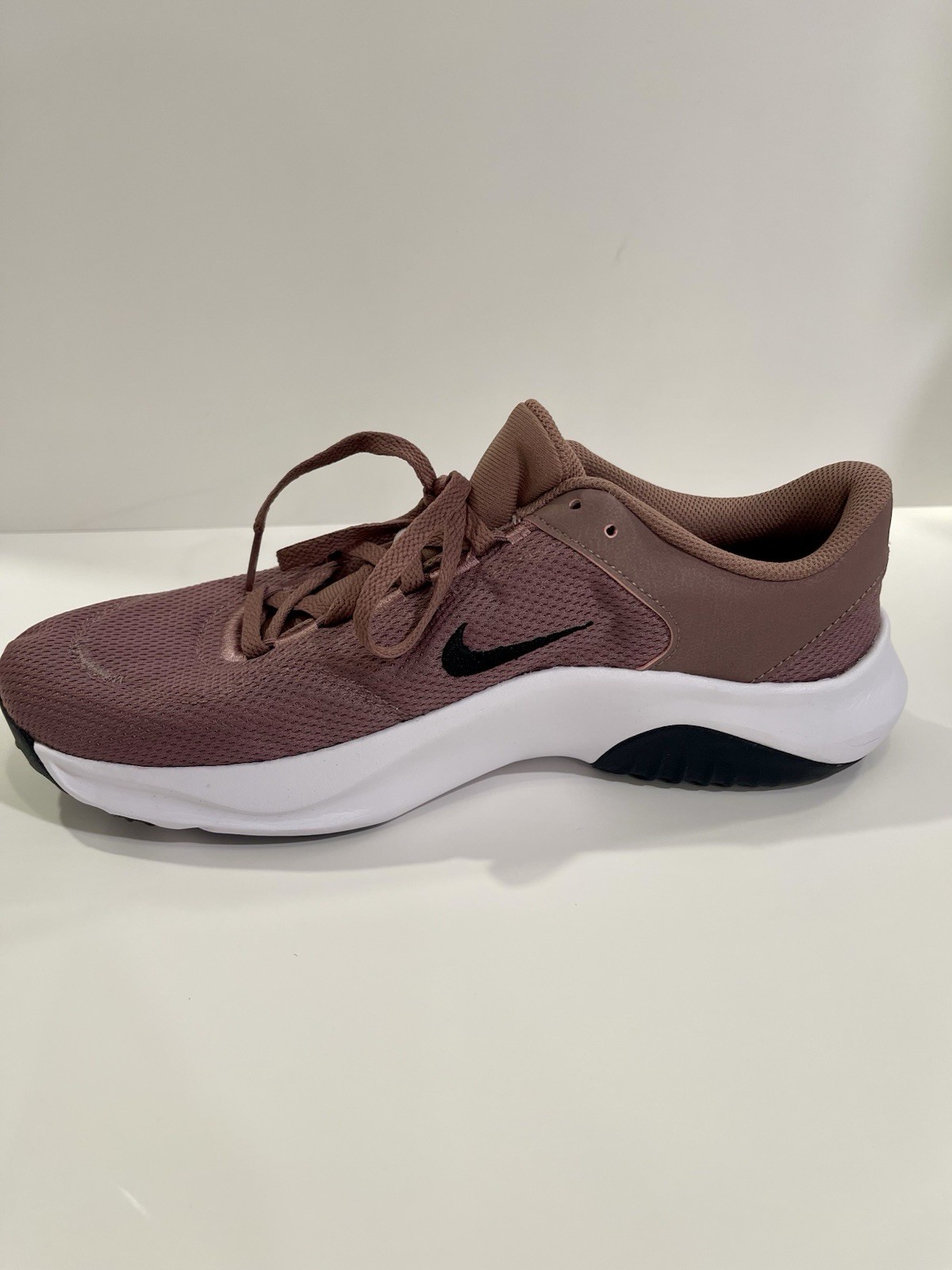 Nike Legend Essential 3 Mauve Training Shoes Men 10 / Women 11.5 DM1119-200