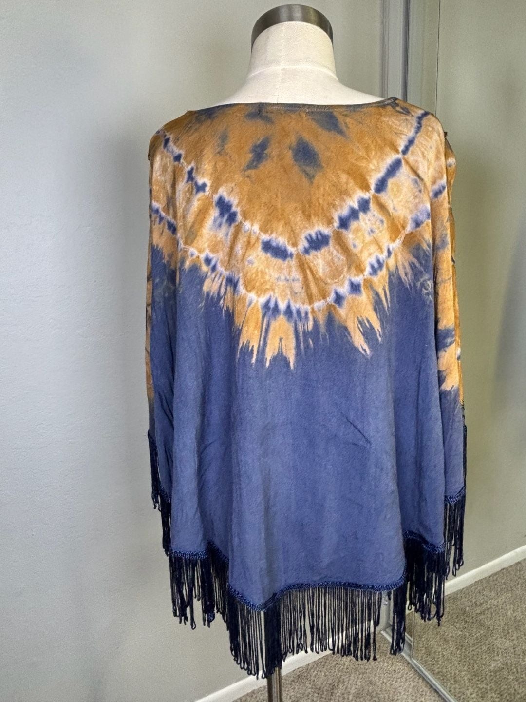 indigo thread Women’s Boho Western Fringe Dip Dye V Neck Light Poncho Throw-Over