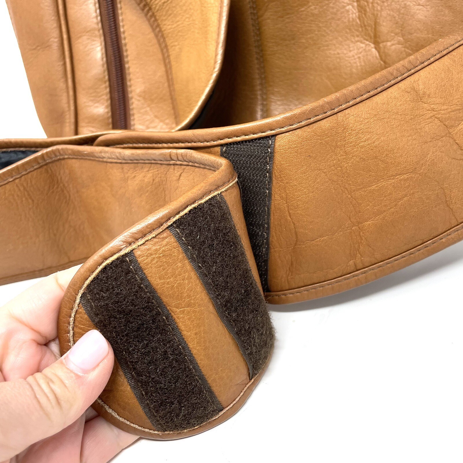 Le Donne Leather Bag Messenger Backpack Laptop Brown Caramel