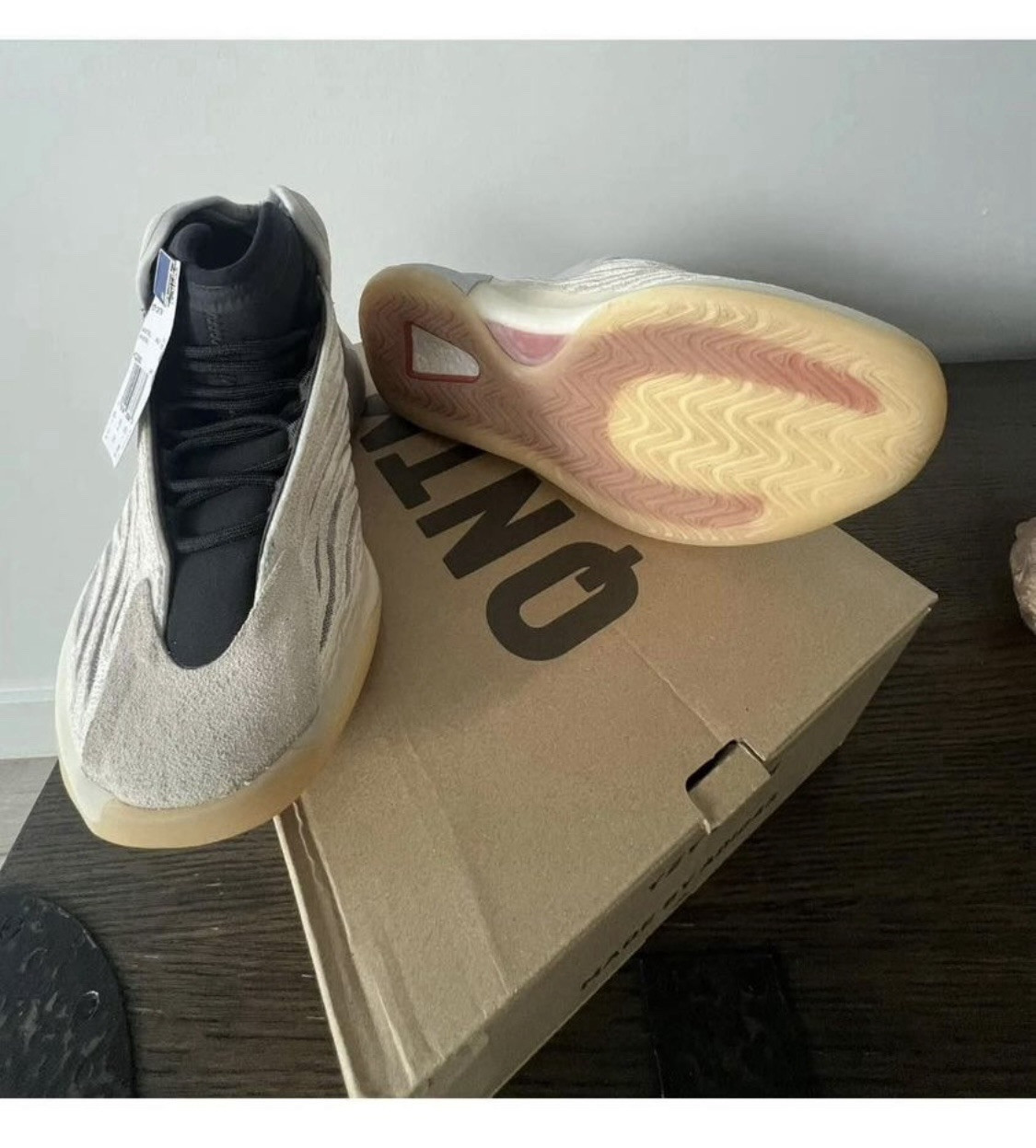 Yeezy Adidas Basketball Shoe Size 9 HQ2085