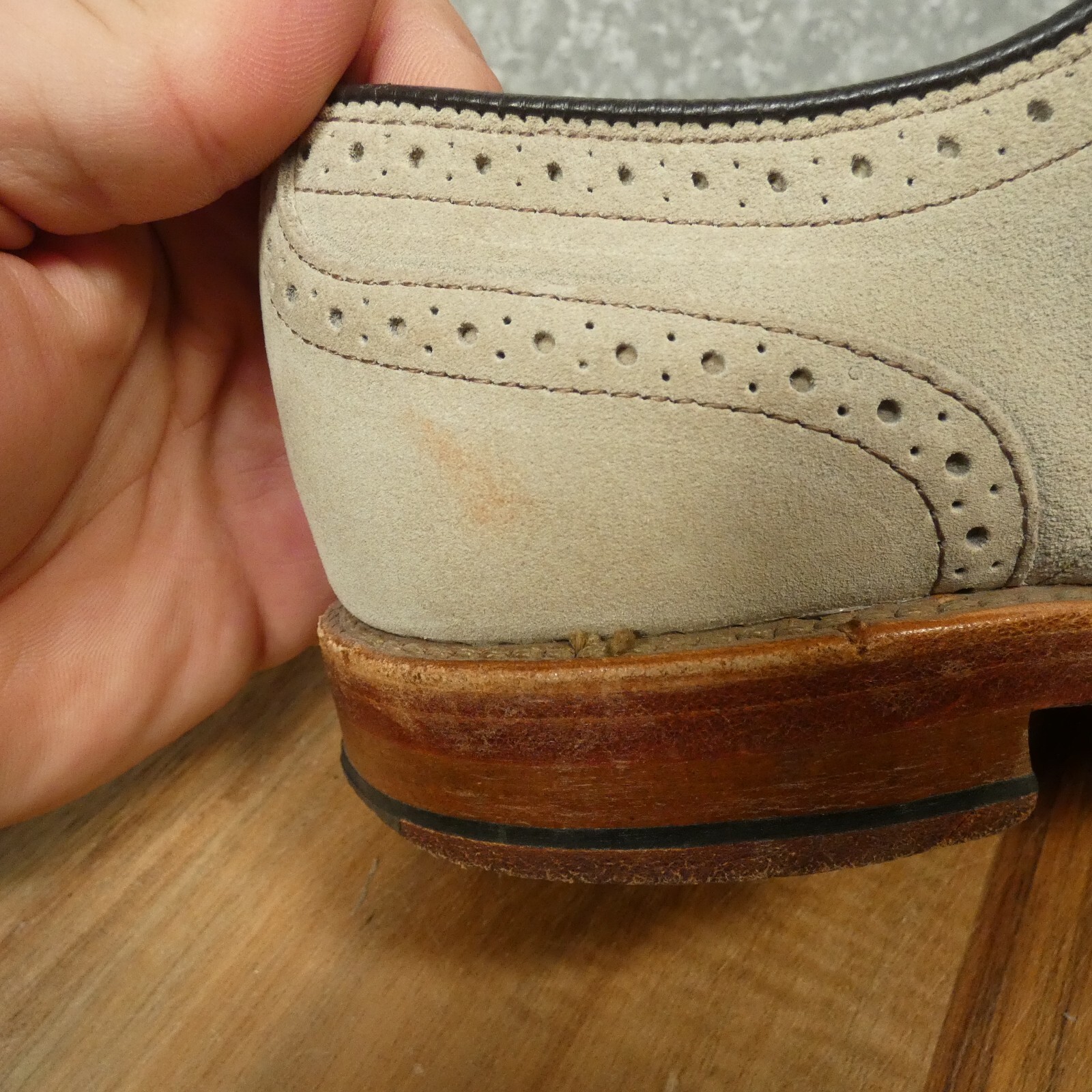 Allen Edmonds Player’s Shoe Mens 9B Beige Suede Wingtip Oxfords