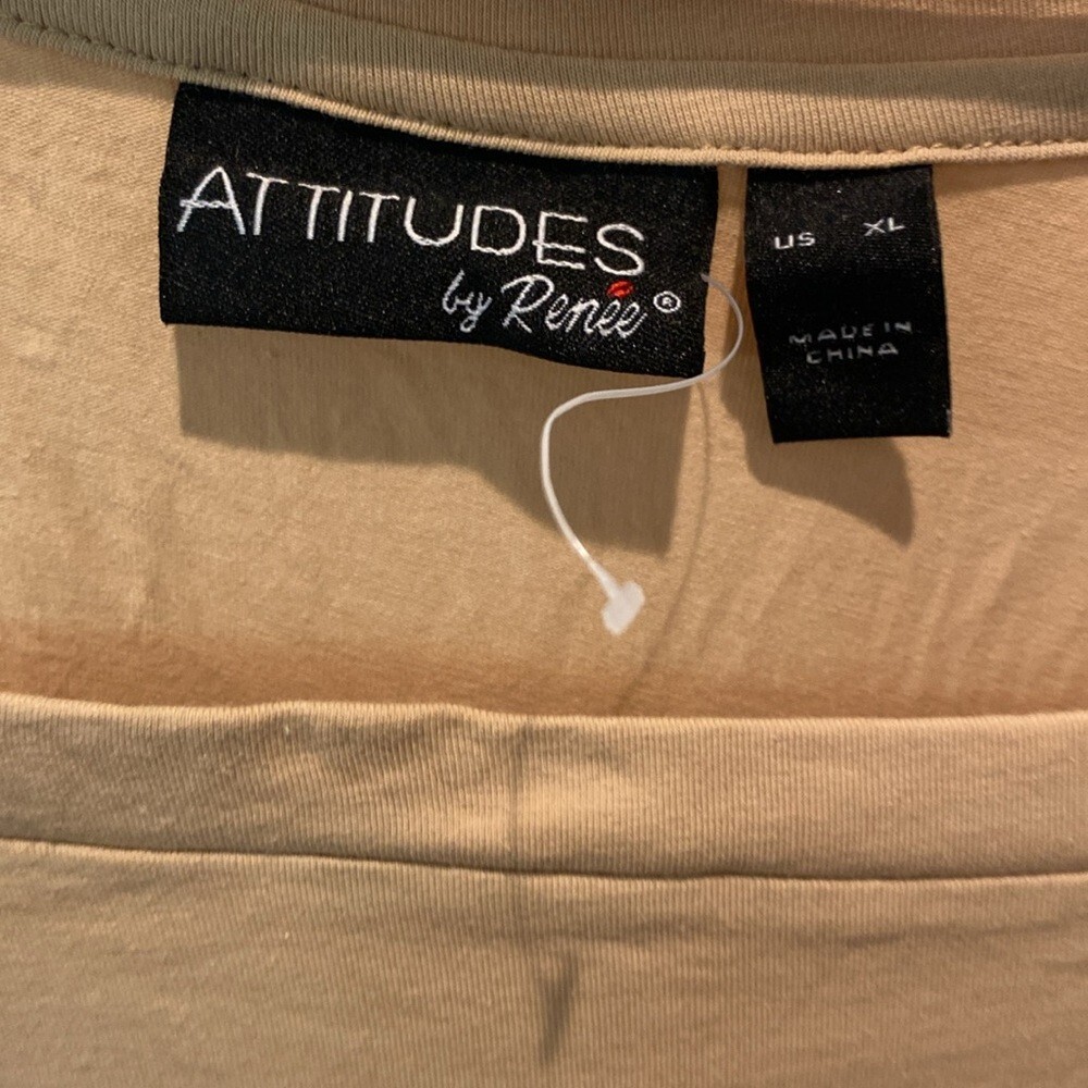 Ladies Attitudes by Renee Beige Blouse. Size XL. 95% Cotton, 5% Spandex.