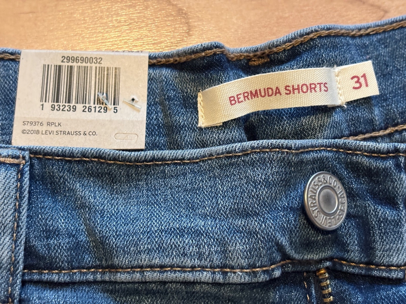 Levi’s Womens Shaping Bermuda Shorts Dark Wash Denim Jean Shorts Size 12/32 NWT