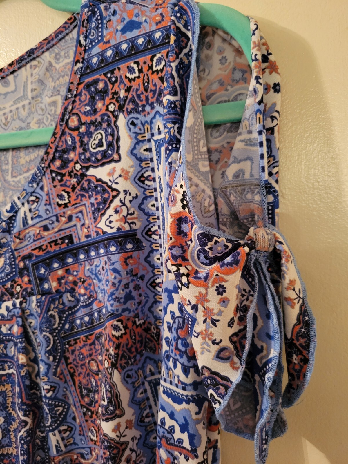 CB Established 1962 Top Womens L Blue Slit Short Sleeve Stretch Blouse