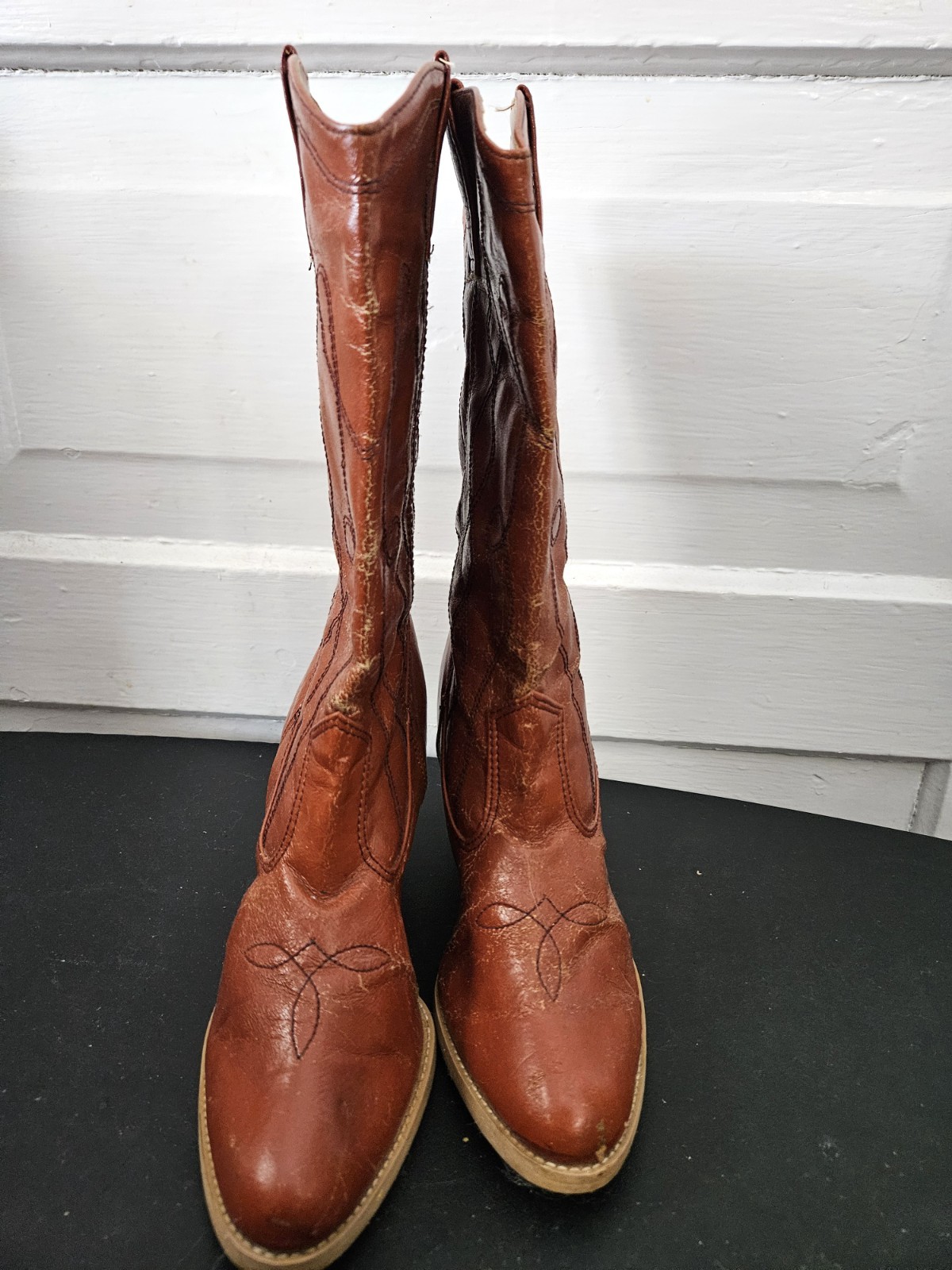 Vintage Man Made Materials Embroidered Cowboy Boots 7.5 Women’s – CRACKING