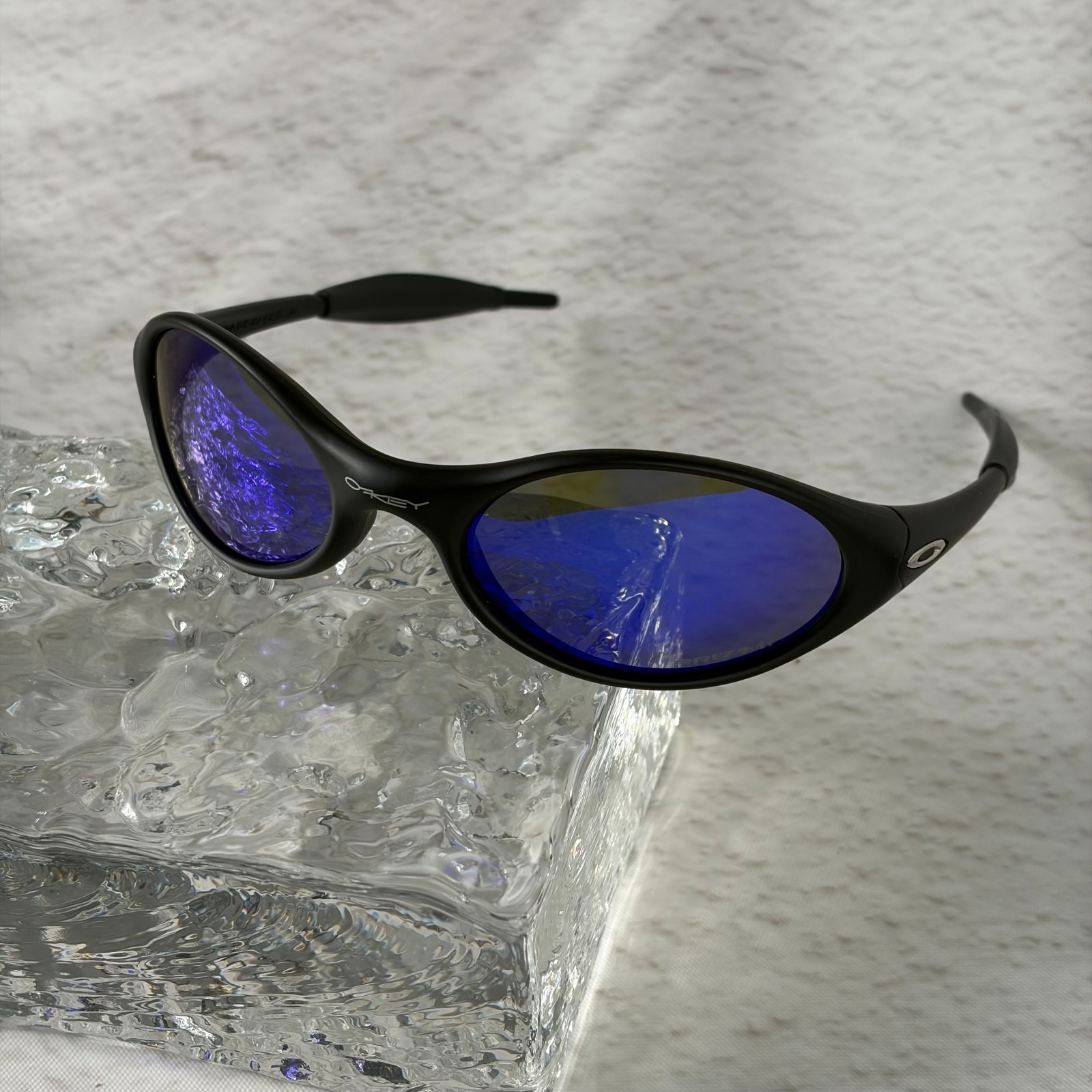 Vintage Oakley Minute Polarized Sunglasses Matte Black Frame Purple Blue Lens