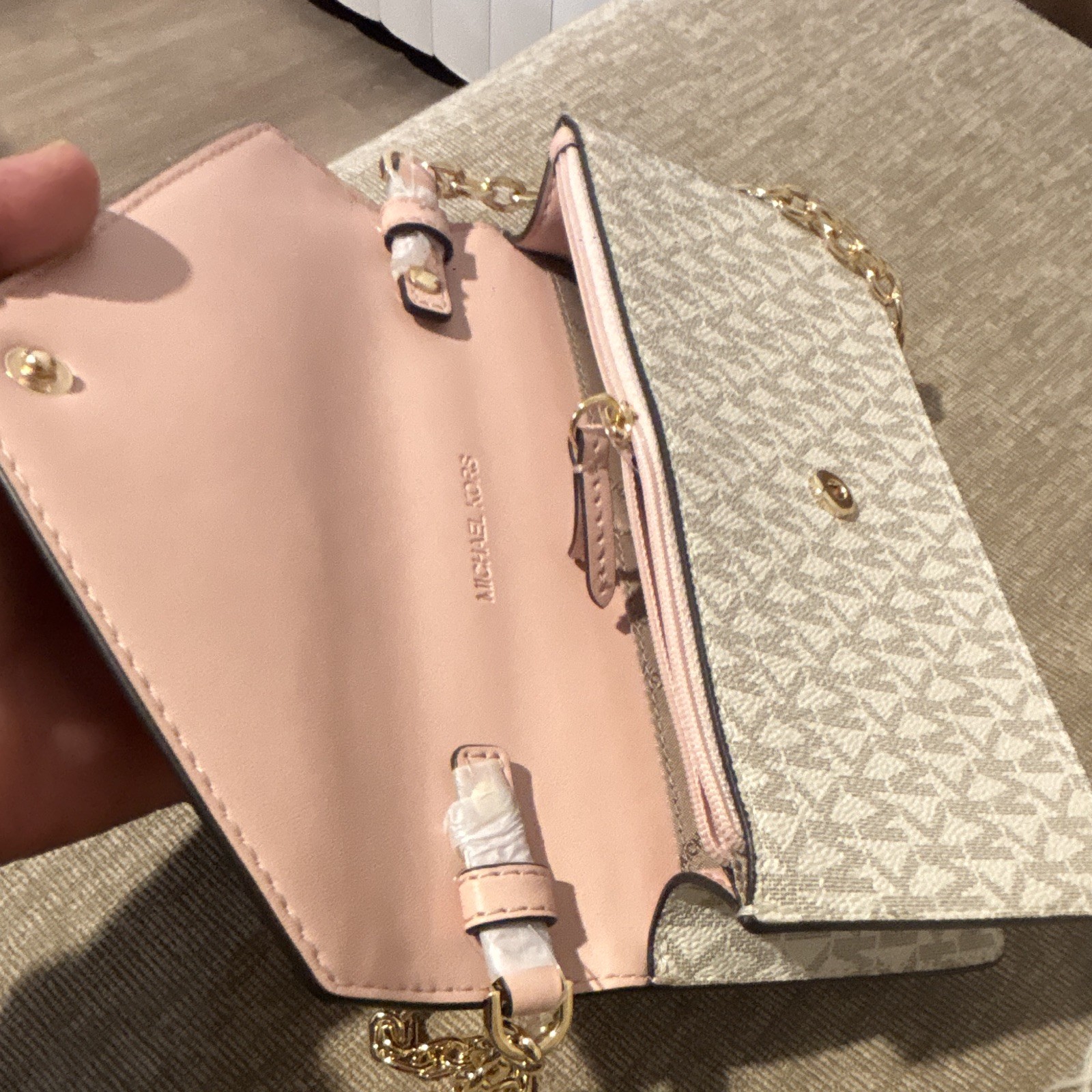 Michael Kors Women’s Logo Crossbody Clutch Wallet Beige/Pink Detachable Strap