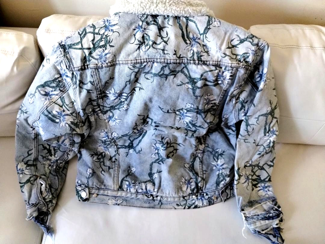 MNML Men’s Embroidered Distressed Sherpa Lined Jean Jacket – SZ XL