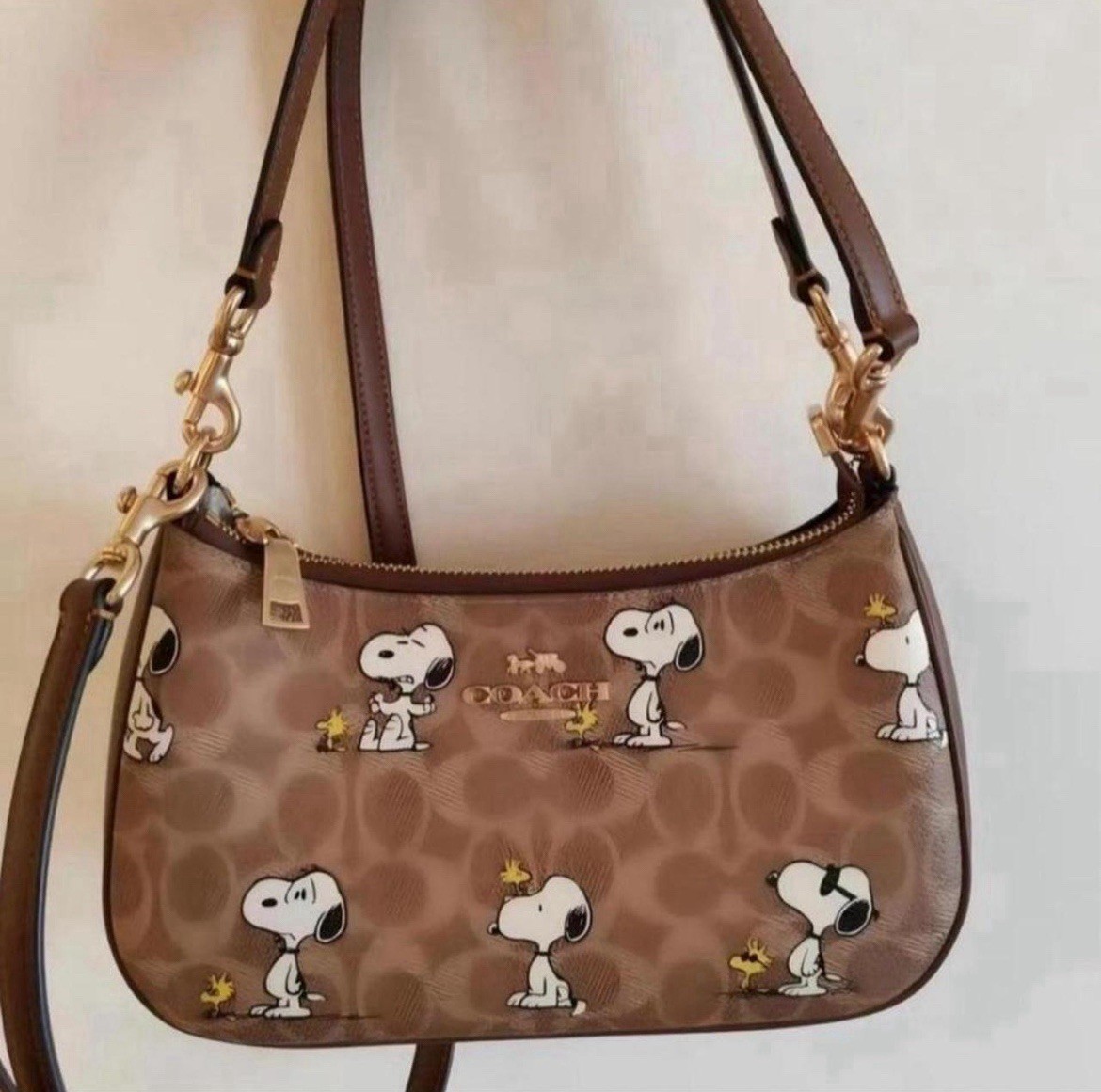 Coach Peanuts Snoopy Brown Signature Zip Shoulder Bag w/ Detachable Strap
