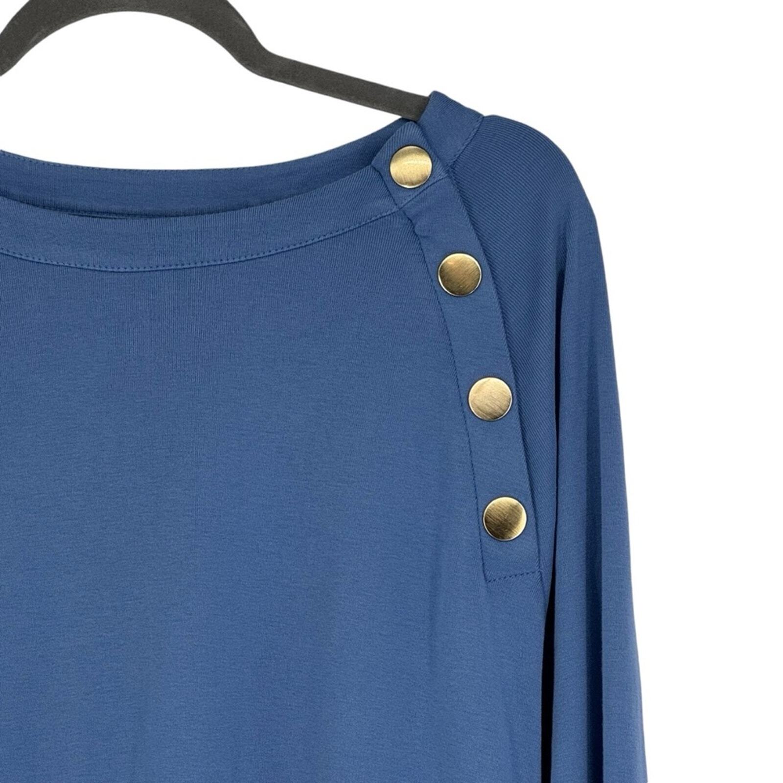 Chico’s Size 1 (Reg 8) Medium Blue Pima Cotton Long Sleeve Top w Gold “Buttons”