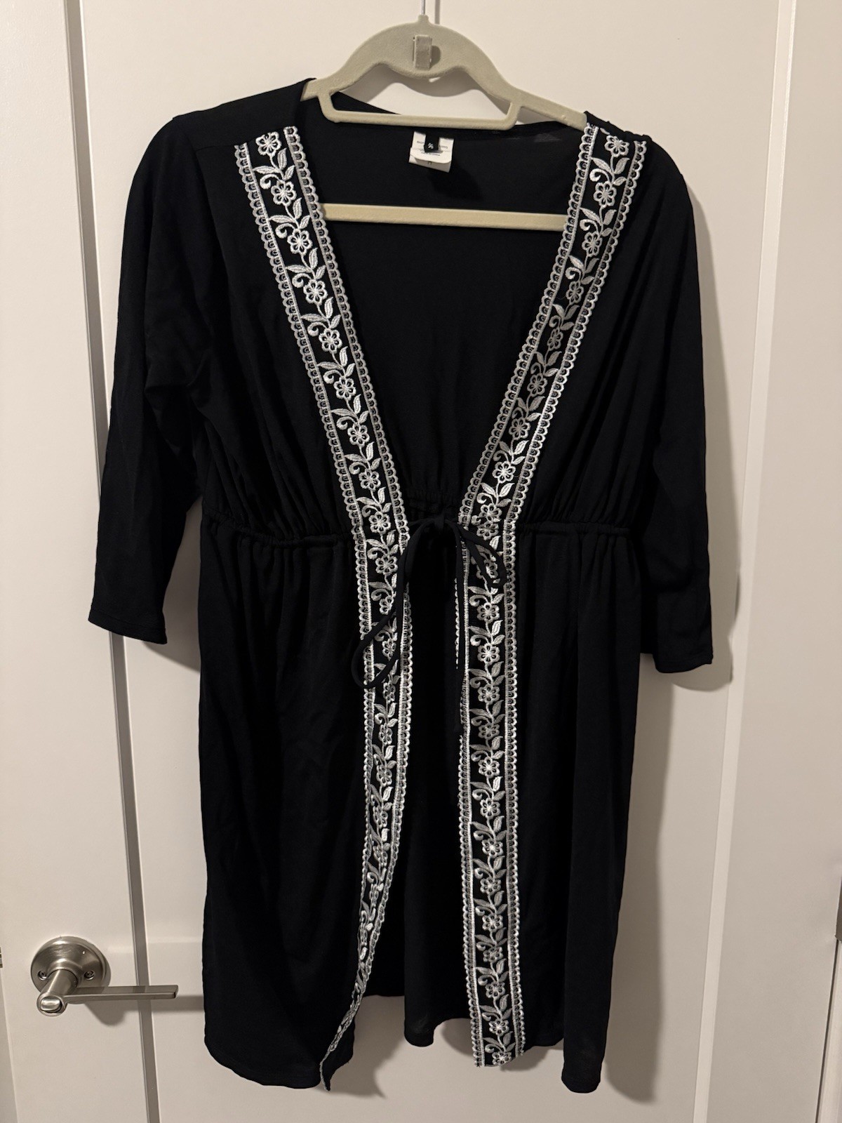Jantzen Women’s Black Kimono Cover up Tie-Front Floral Embroidered Trim M