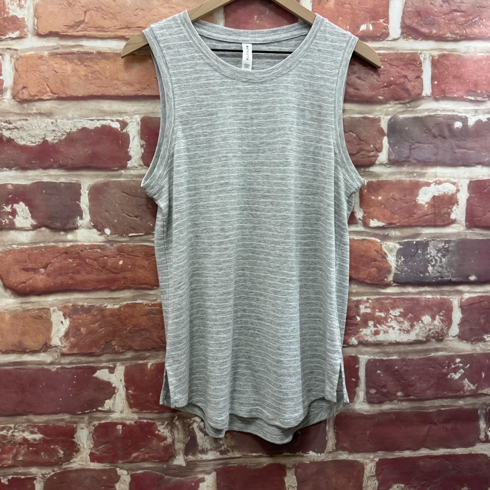 Athleta Top Womens M Gray Striped Stretchy Gym Workout Casual Basic Tank Shirt