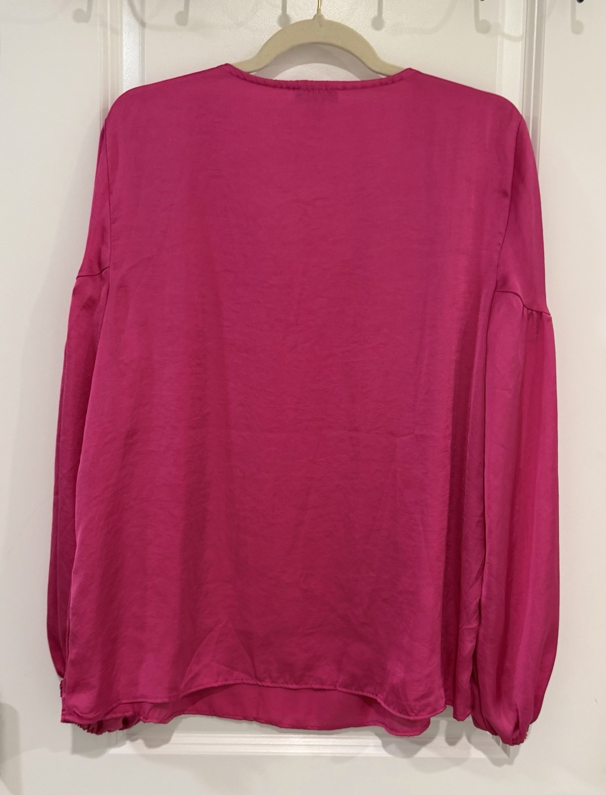 Vince Camuto Barbiecore Fuchsia Pink Satin Split V-Neck Swing Blouse – Size L