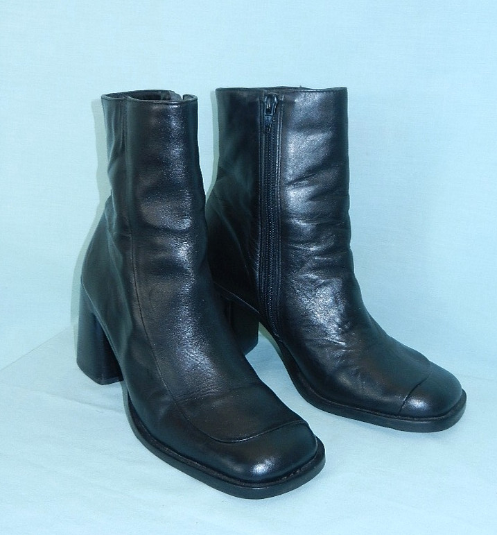 CANDIE’S Y2K Black Leather 3.5″ High Chunky Heels Square Toes Ankle Booties, 8M