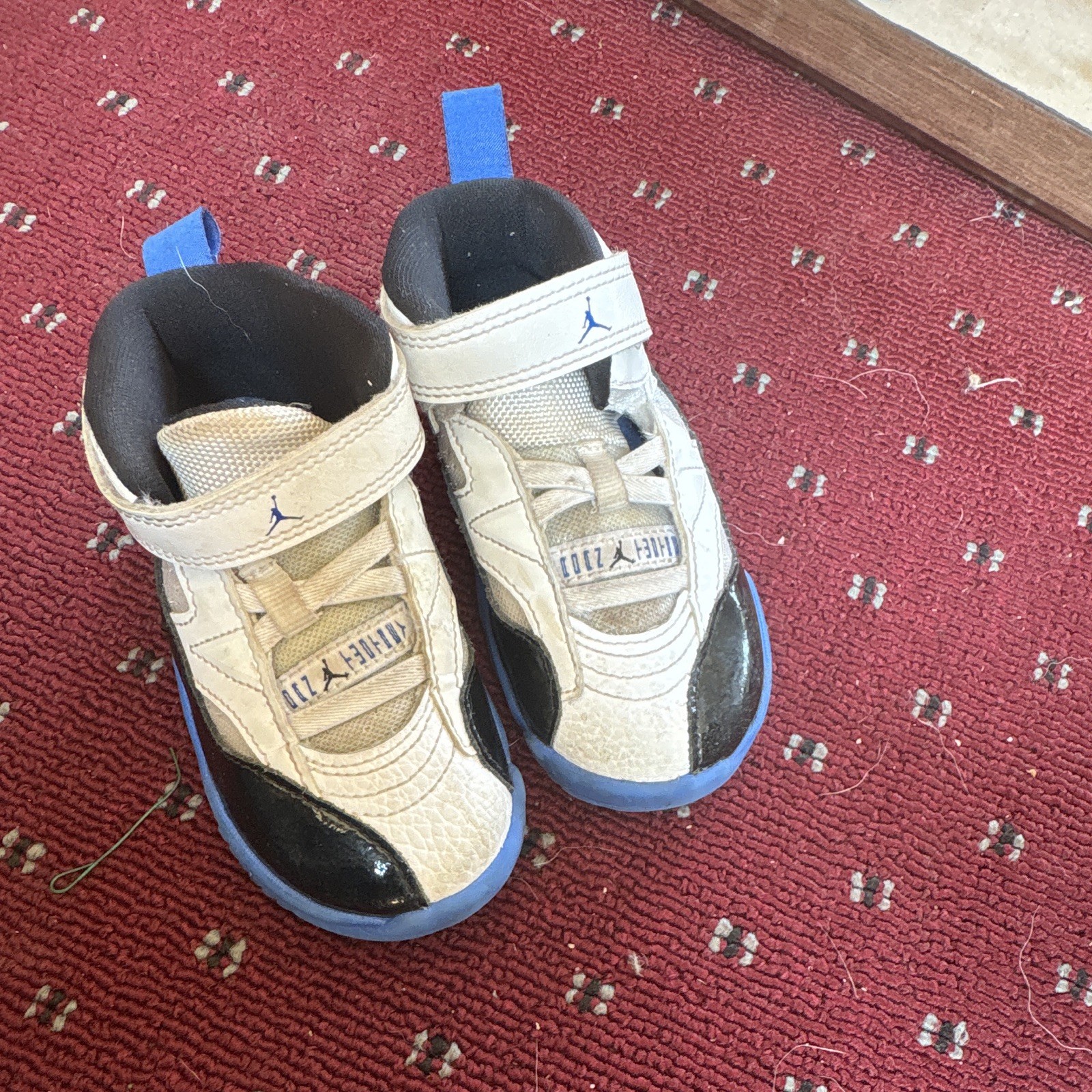 Jordan Boys Hook & Loop Sneakers White/Black/Blue US 7C EU 23.5 DQ8433-140