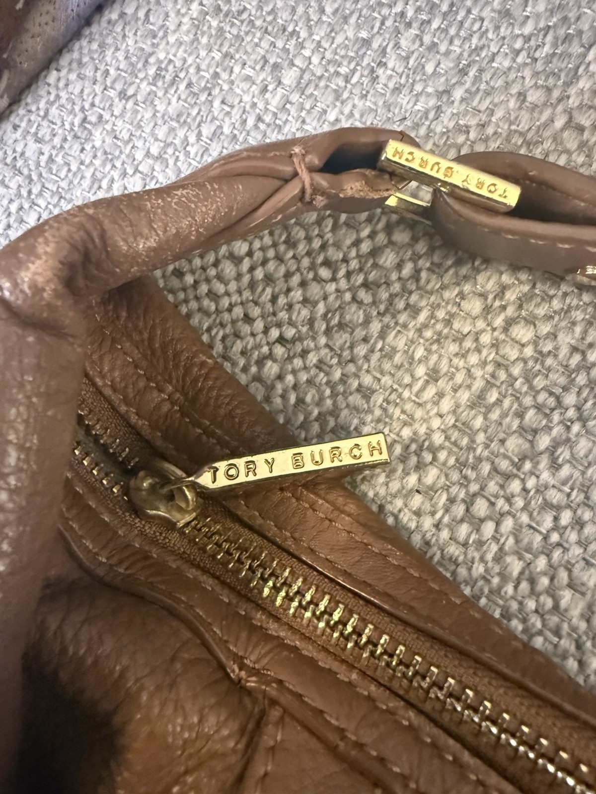 Tory Burch Brown Pebbled Hobo Shoulder Bag Gold Hardware Zip Magnetic Logo