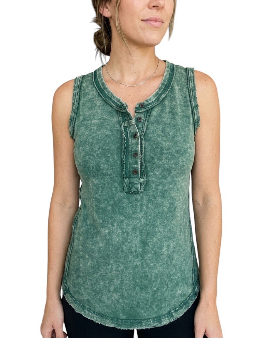 Zenana Women’s Size M Washed Half-Button Sleeveless Henley Top Green Cotton