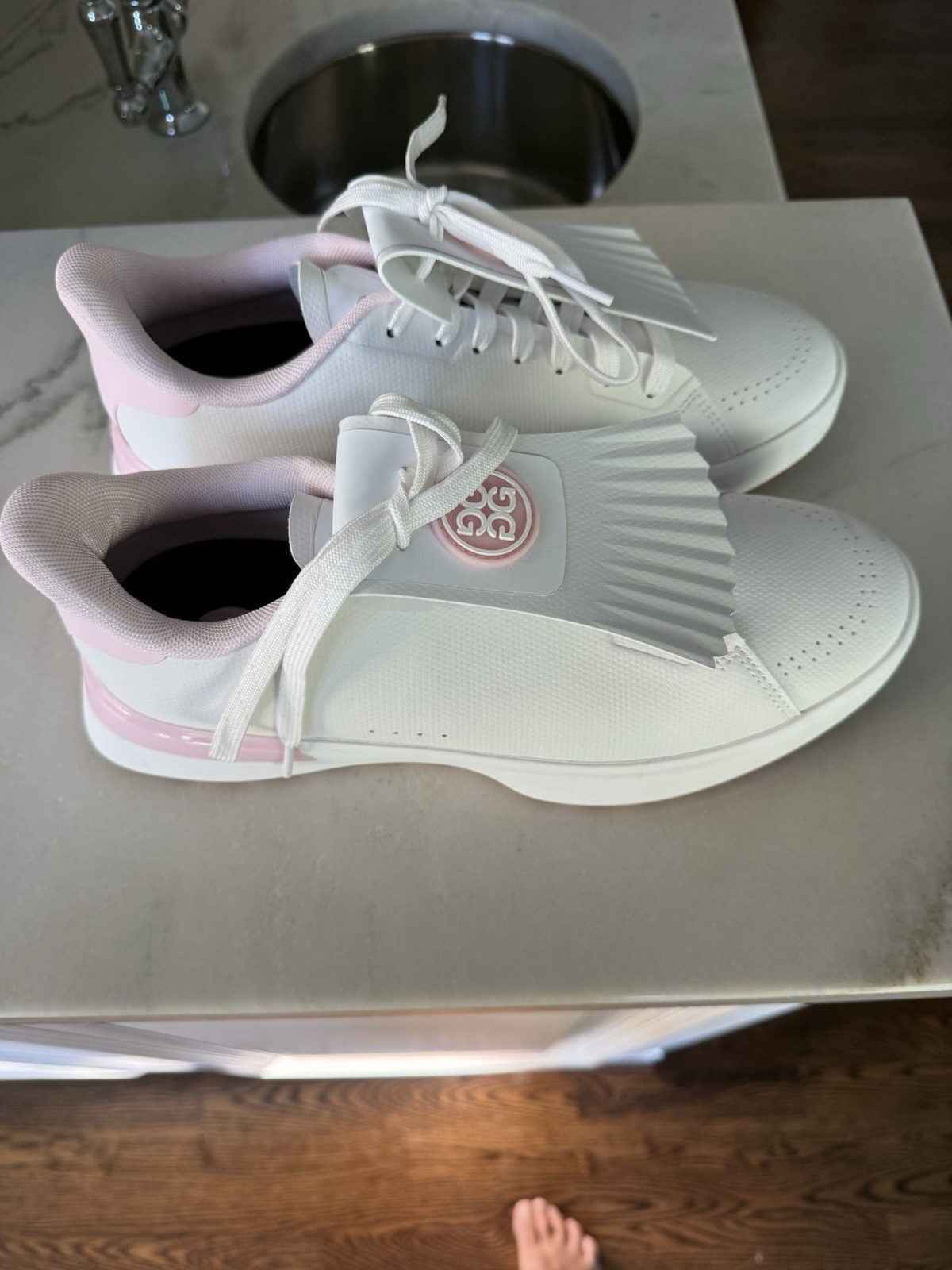 G/FORE Gallivanter Leather Golf Sneakers White/Pink Fringe Low Top Lace-Up