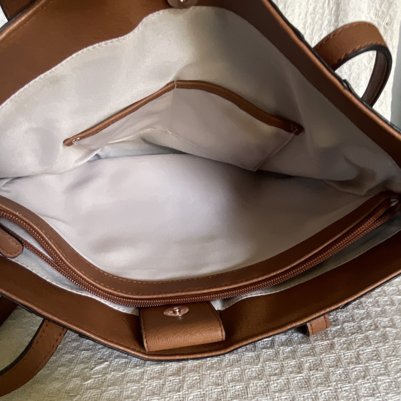 LC Lauren Conrad Brown Tote Bag Zip Top Magnetic Snap Inner Pockets Beige Lined