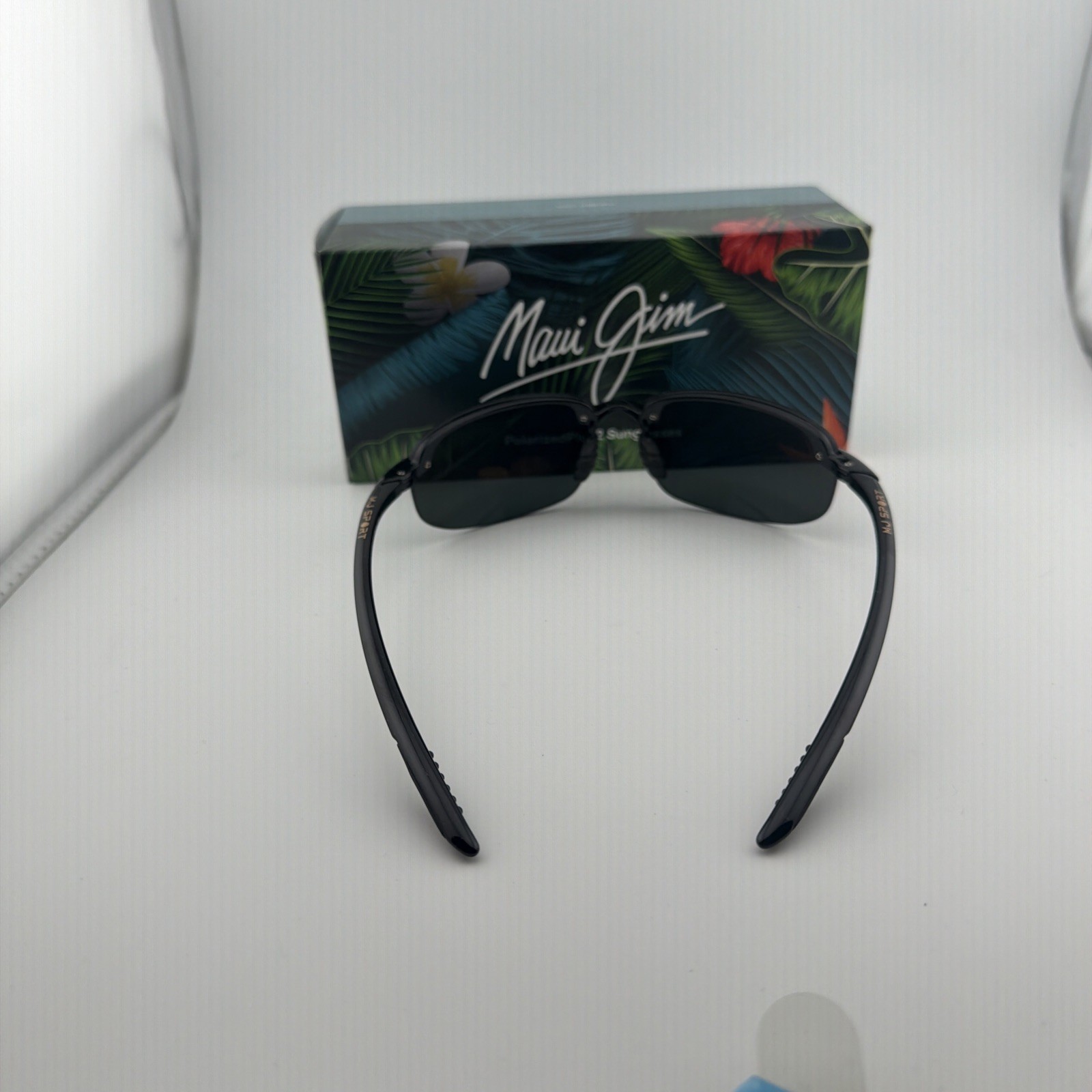 Maui Jim Ho’okipa Gloss Black Frame / Grey Polarized Lenses | MJ0407S-001