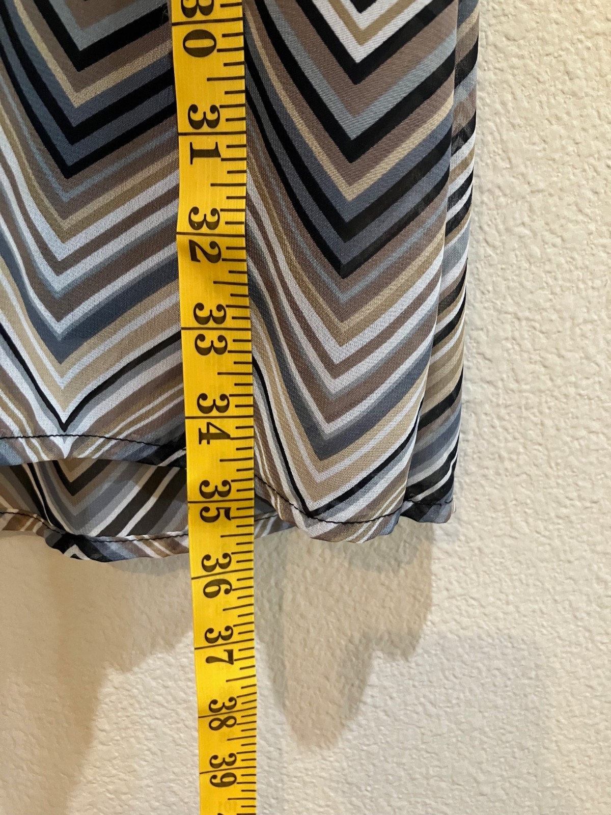 Delirious Chevron Chiffon Dress Lined Flowy Cinched Waist Knee Length Womens S