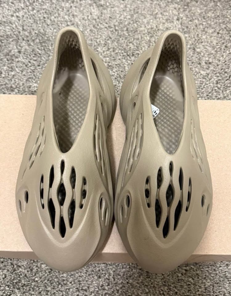 Adidas Yeezy Foam Runner “Stone Taupe” Men’s Size 10 New With Box