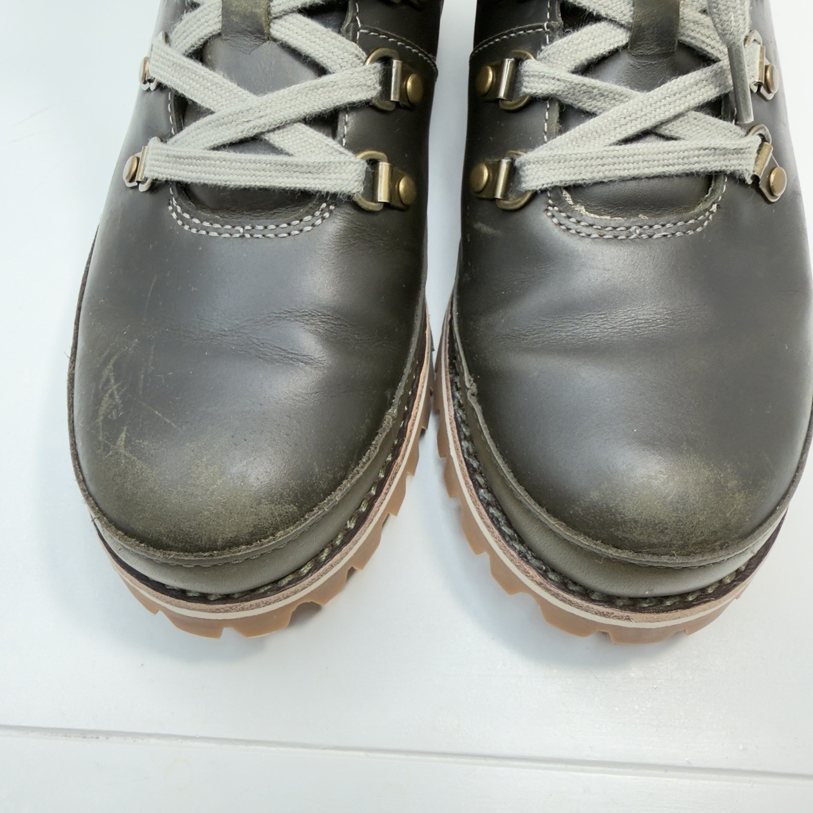 Chaco Fields WP Women’s Hiking Boots Olive Green Leather Waterproof Size 8.5