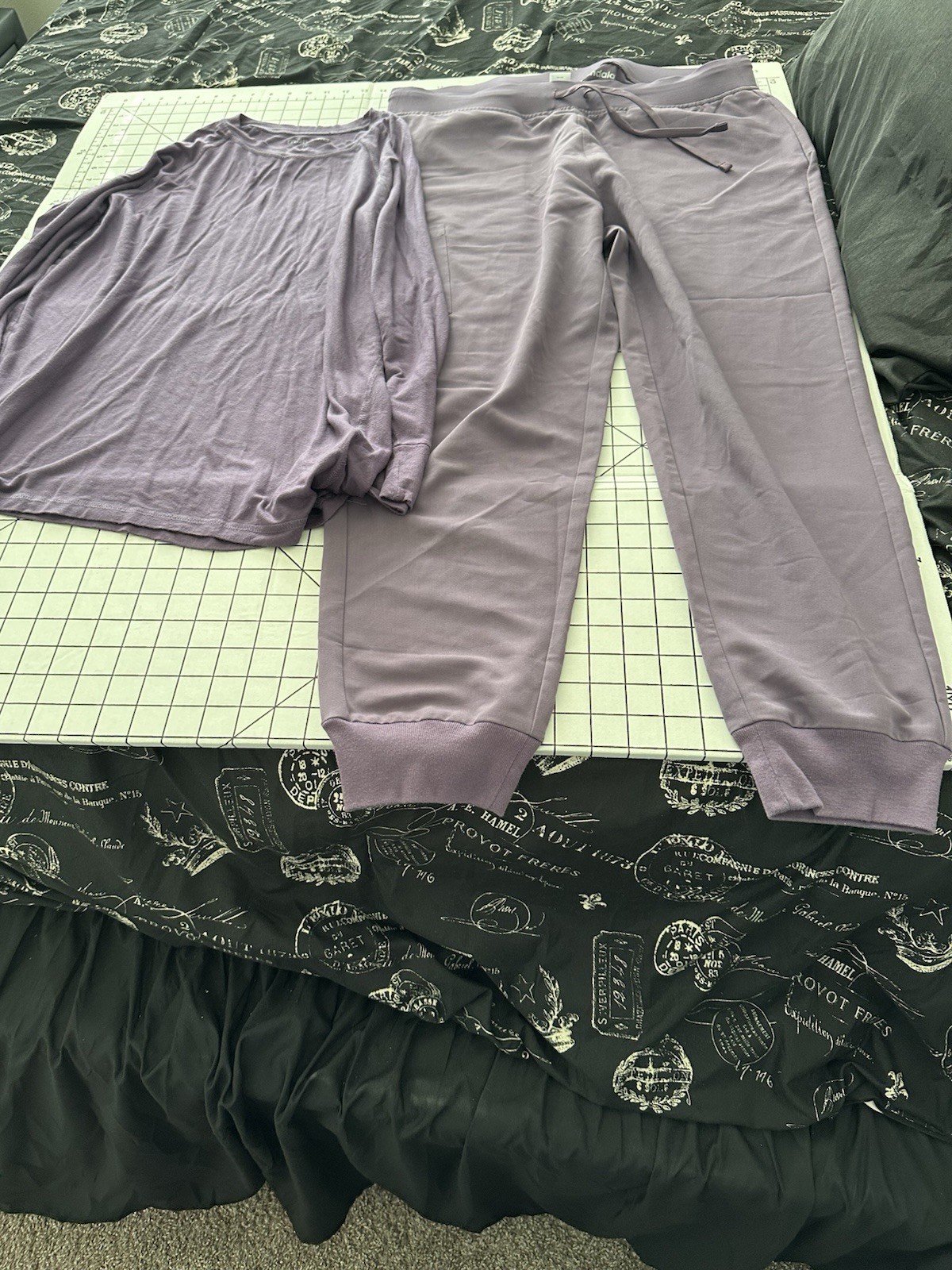 Mandala Purple 2-Piece Sweatsuit Set Long Sleeve Crewneck, Drawstring 2XL/XL