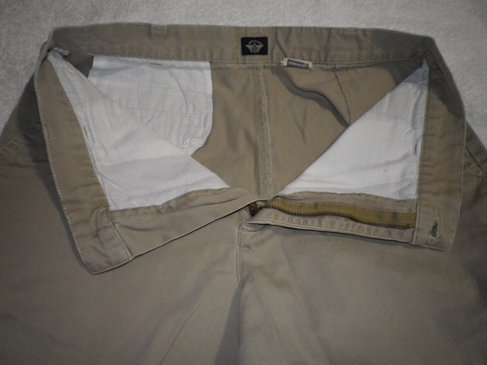 Dockers Women Tan Shorts Size 12 x 4 1/2″ inseam