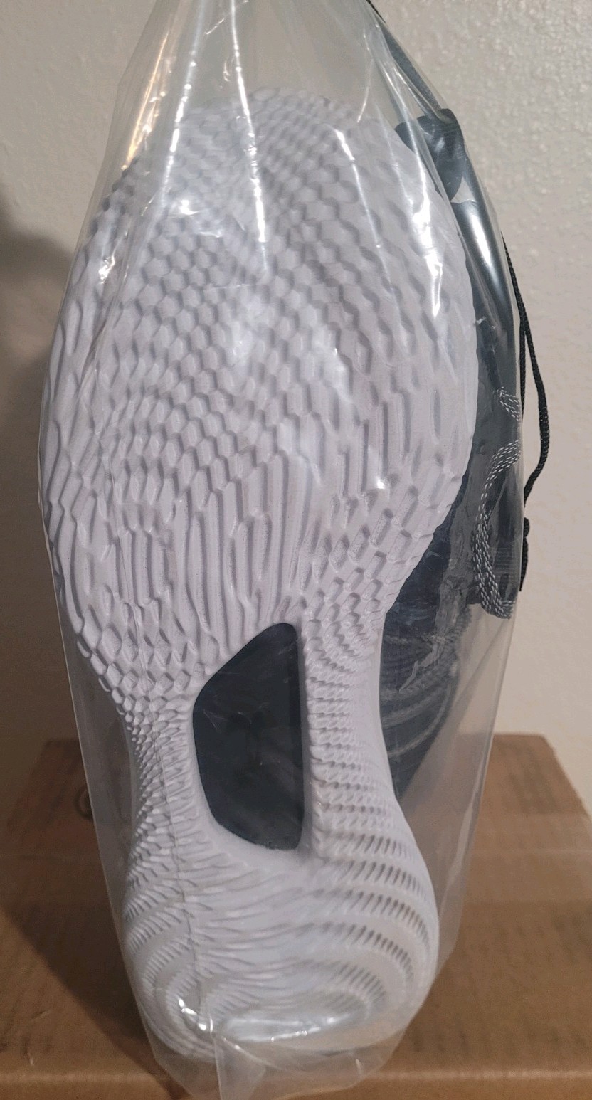 Under Armour Men’s Curry 4 Flotro Suit and Tie Sneakers Black/White, Size 9