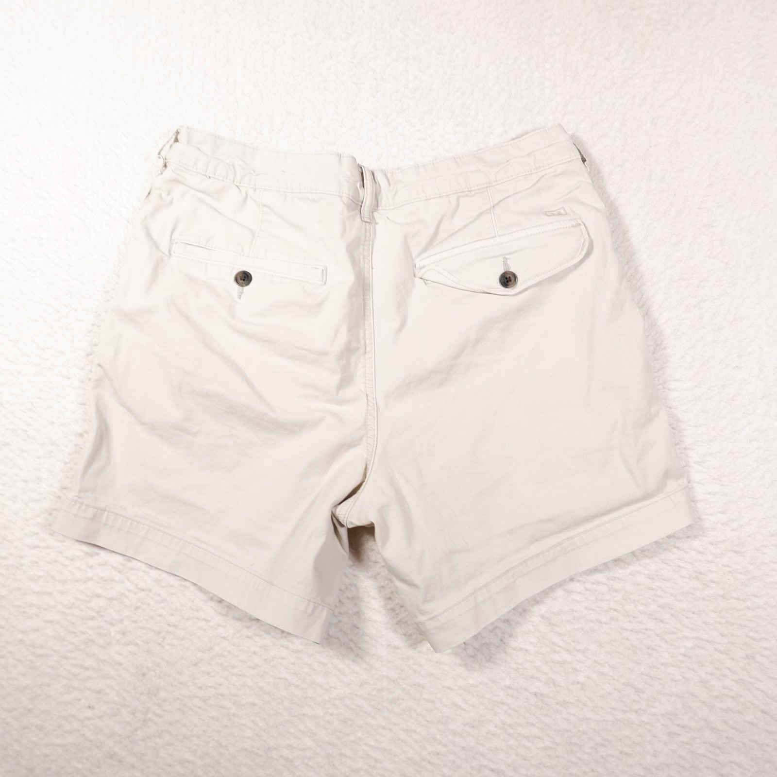 American Eagle Khakis Men’s Shorts Ivory 32×6 Next Level Flex