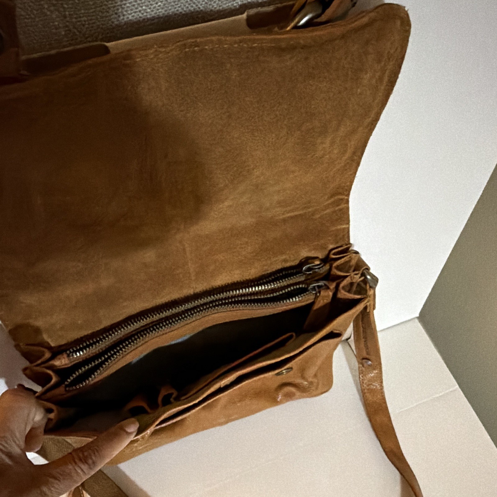 Spikes & Sparrows Women’s Brown Crossbody Bag Buckle Flap Zip Pockets Bronze