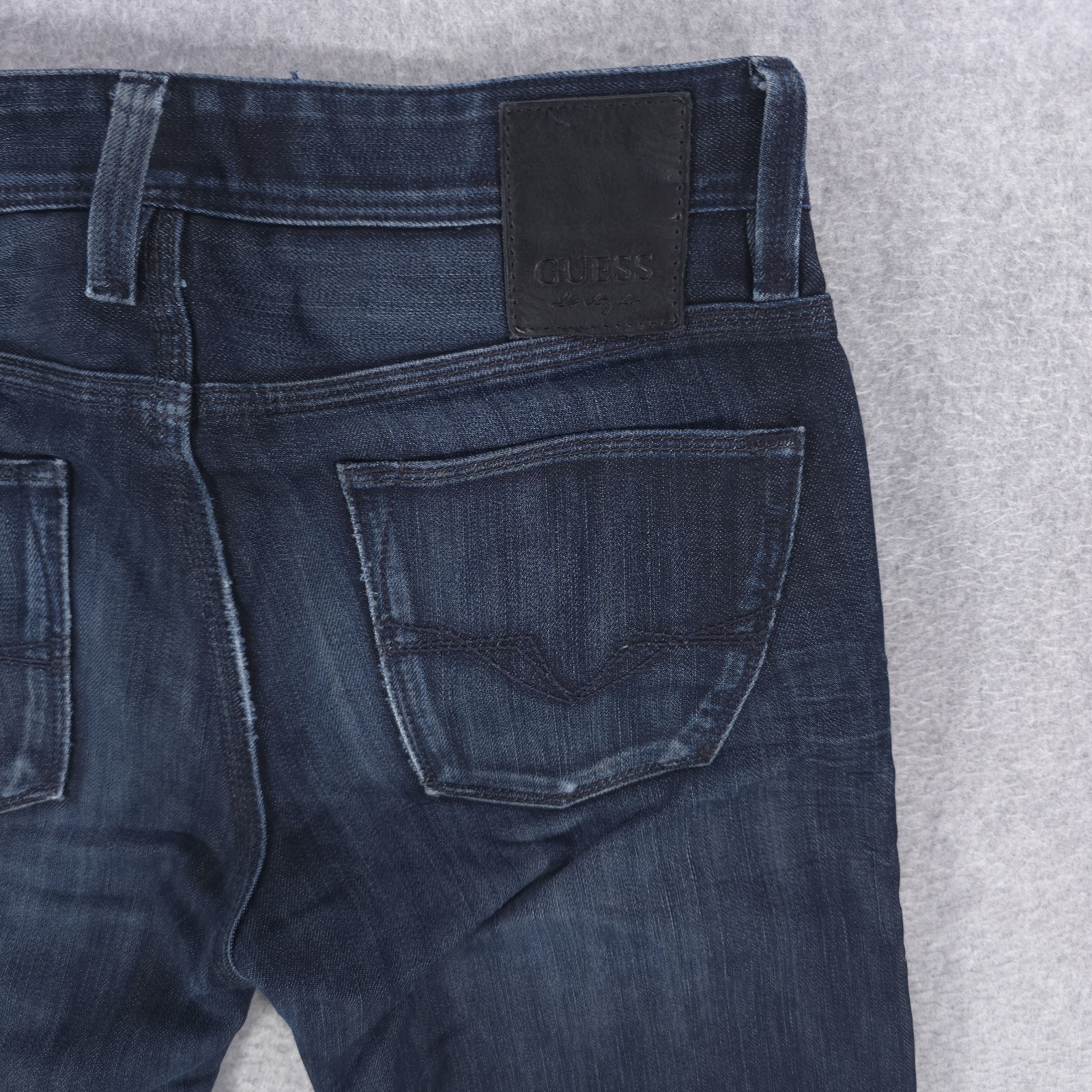 Guess Lincoln Low Slim Straight Dark Distressed Denim Casual Jeans Mens 28×32