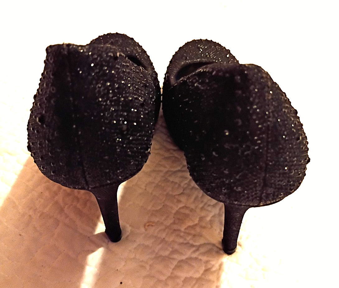 Black glitter pumps, women’s 7 M, Silver Slipper brand, 3.5-in heels, UNWORN