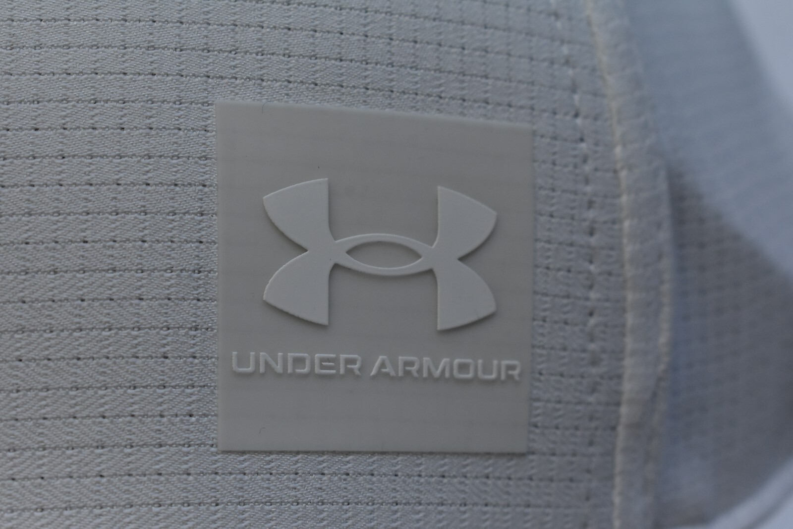 Under Armour UA Iso-Chill ArmourVent Stretch Fitted Baseball Cap White Adult M/L